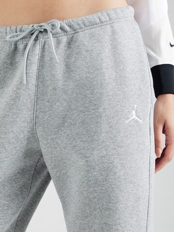 Jordan Tapered Παντελόνι 'BRKLN FLC' σε γκρι