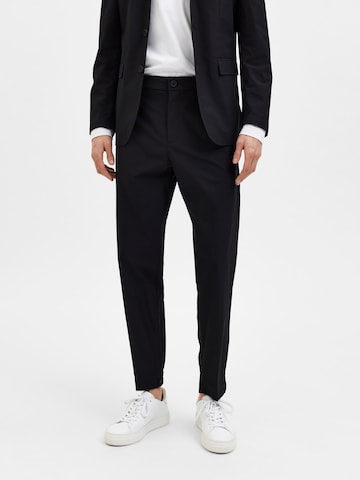 SELECTED HOMME Slim fit Trousers with creases 'Cyle' in Black: front