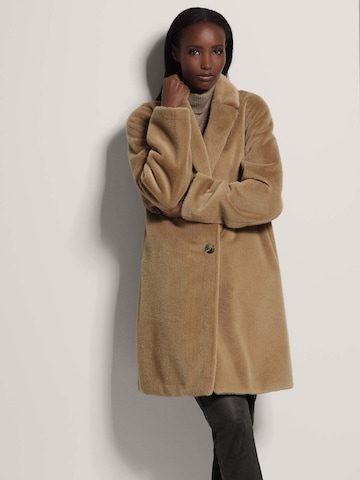 MADELEINE Winter Coat in Beige: front