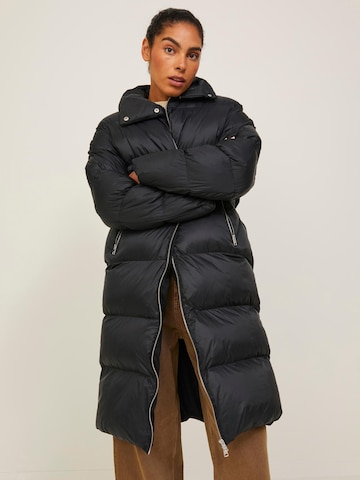 JJXX Winter Coat 'Ellie' in Black: front