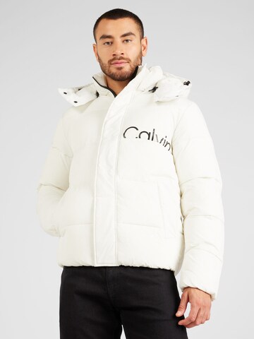 Calvin Klein Jeans Φθινοπωρινό και ανοιξιάτικο μπουφάν 'Essential' σε λευκό: μπροστά