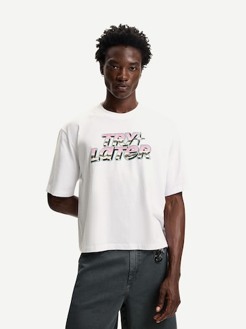 T-Shirt Bershka en blanc : devant