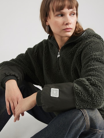 Pegador Sweatshirt 'RANA' in Green