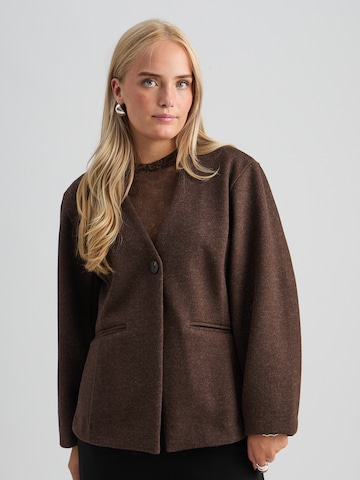 Peppercorn Blazers 'Ruthania' in Bruin: voorkant