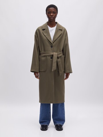 EDITED Between-Seasons Coat 'Santo' in Green
