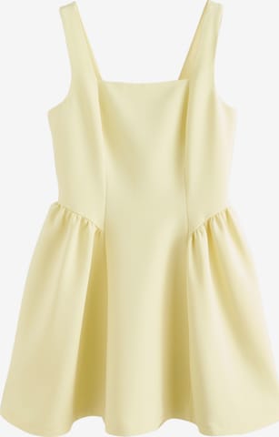 Next Mekko värissä keltainen: etupuoli