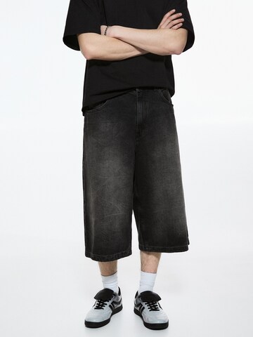 Pull&Bear Loosefit Shorts in Schwarz