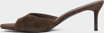 Estro Pantolette '127-2' in Braun: Vorderseite