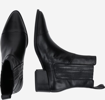 Ghete chelsea 'MARJA' de la VAGABOND SHOEMAKERS pe negru