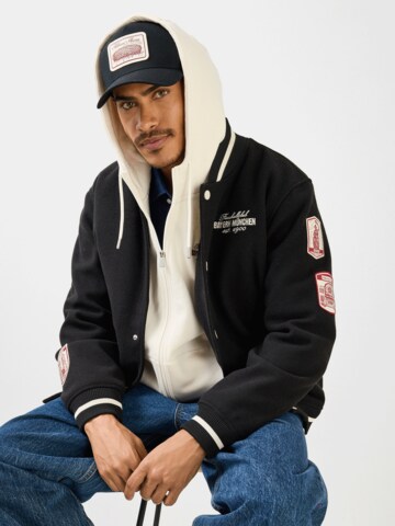 FC BAYERN MÜNCHEN Between-Season Jacket in Black