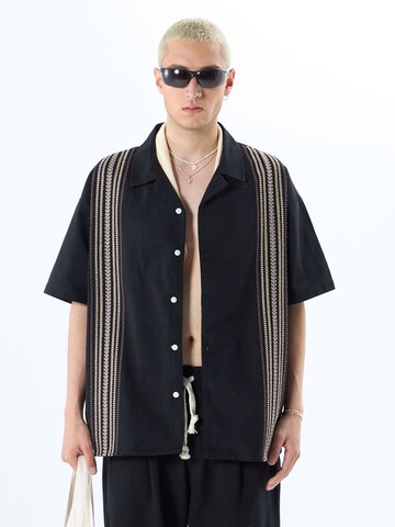 Camicia 'San Bernardino' di VAMOS CLO in nero: frontale