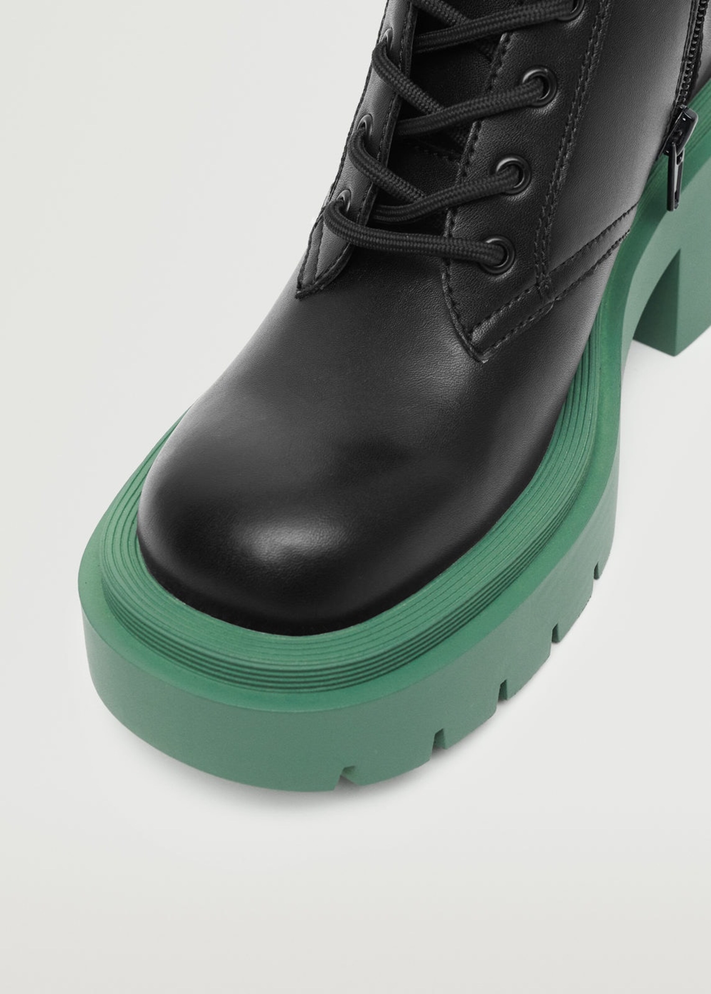 Frauen Stiefeletten MANGO Schnürstiefelette 'Soldier' in Schwarz - CM14862 Frauen Stiefeletten MANGO Schnürstiefelette 'Soldier' in Schwarz - CM14862