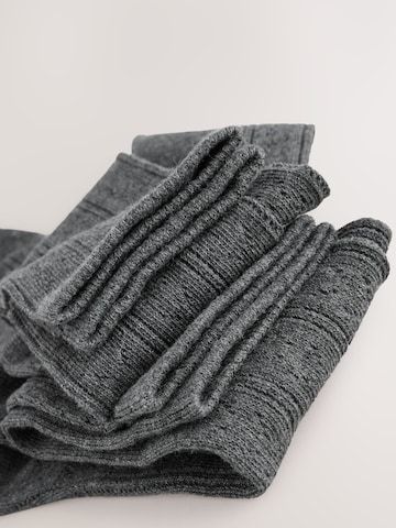 Next Sockor i grå