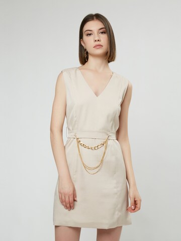 Influencer Dress in Beige: front