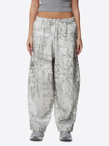 Good For Nothing Baggy Broek in Grijs: voorkant