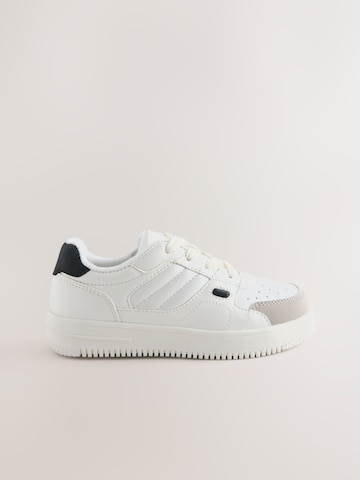 Sneaker di Next in bianco