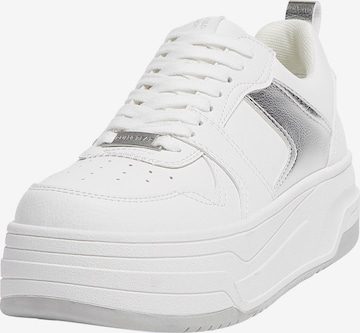 Pull&Bear Sneakers low i hvit: forside