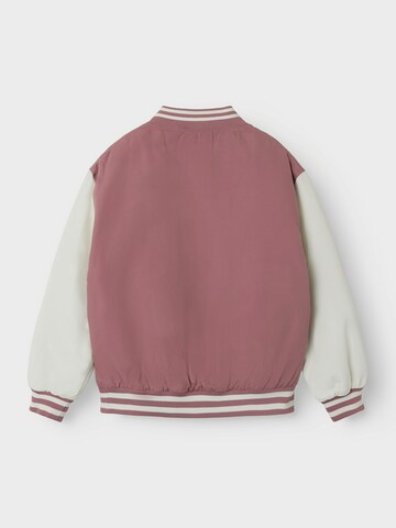 NAME IT Overgangsjakke 'NKFMains' i lilla