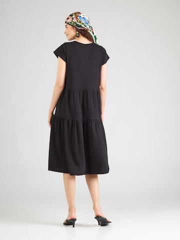 Rochie 'Blanca' de la ABOUT YOU pe negru