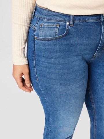 ONLY Carmakoma Tapered Jeans i blå