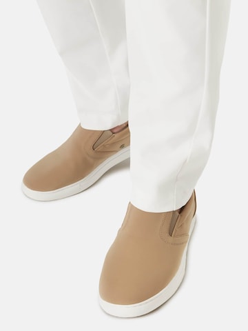 Scarpa slip-on di Boggi Milano in beige