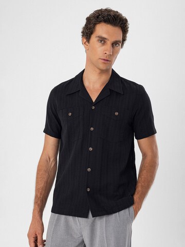 Antioch Regular fit Button Up Shirt in Black: front