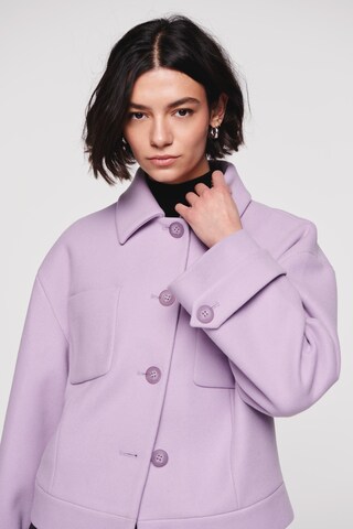 Veste mi-saison Aligne en violet : devant