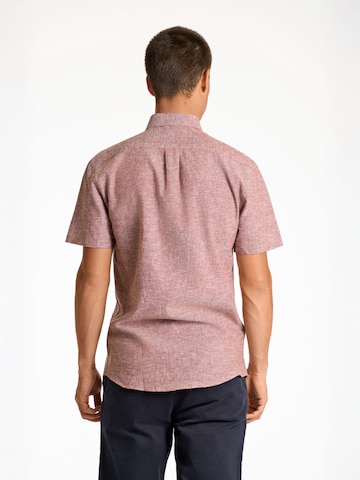 Coupe regular Chemise Lindbergh en rouge