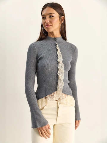 Cardigan Bianco Lucci en gris