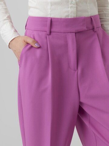 Wide leg Pantaloni cu dungă 'Zelda' de la VERO MODA pe mov