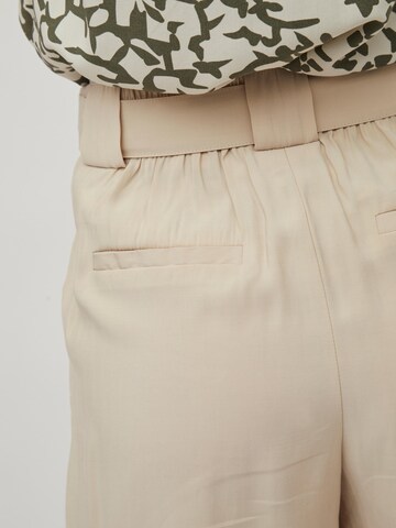 VILA Regular Pleat-Front Pants 'Pauline' in Beige