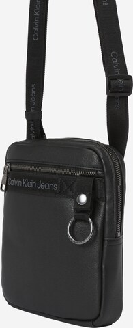 Calvin Klein Jeans Skuldertaske i sort