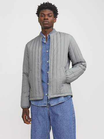 JACK & JONES - Chaqueta de entretiempo en gris: frente