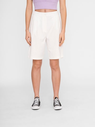 Noisy may Pleat-Front Pants 'Suita' in White: front