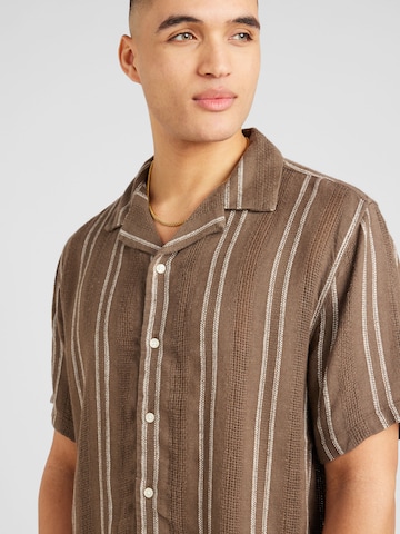 Abercrombie & Fitch Comfort fit Button Up Shirt in Brown