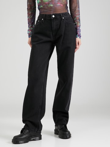 Calvin Klein Jeans Loosefit Jeans in Zwart: voorkant