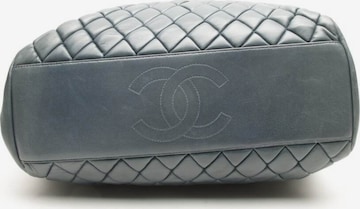 CHANEL Schultertasche / Umhängetasche One Size in Blau