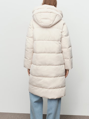 Cappotto invernale 'ESKIMO' di MANGO in bianco