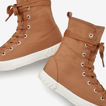 LASCANA Sneaker in Beige