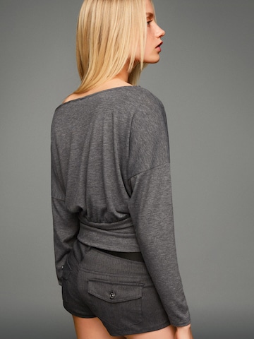 Bershka Majica | siva barva