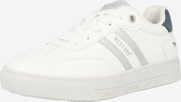MUSTANG - Sapatilhas baixas em branco: frente