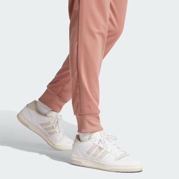 ADIDAS SPORTSWEAR Trainingspak 'Essentials Feel Cozy' in Roze