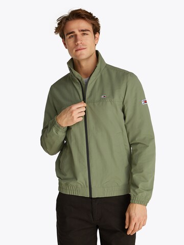 Tommy Jeans Jacke 'ESSENTIAL' (GRS) in Grün: Vorderseite