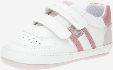 Chaussure basse TOMMY HILFIGER en blanc : devant