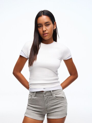 Bershka Úzky strih Džínsy - Sivá