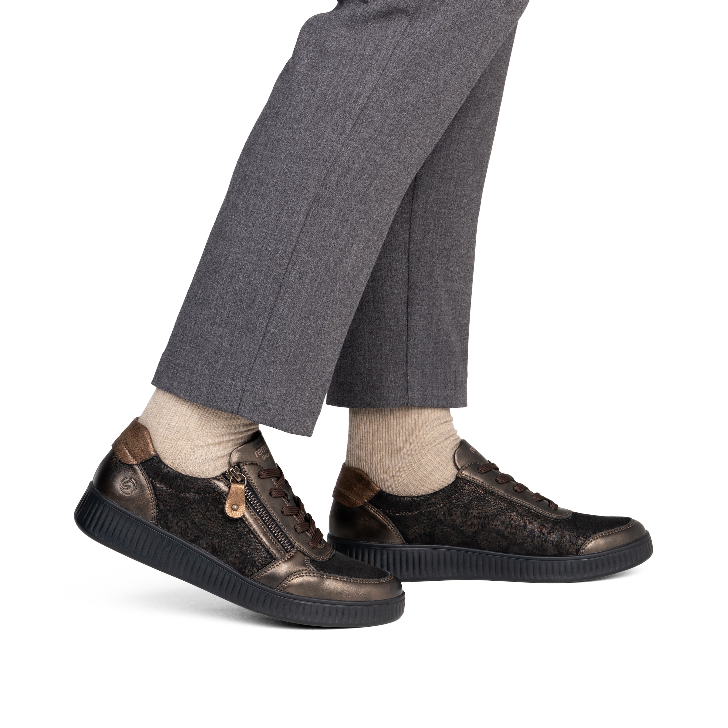 Baskets basses REMONTE en marron : devant