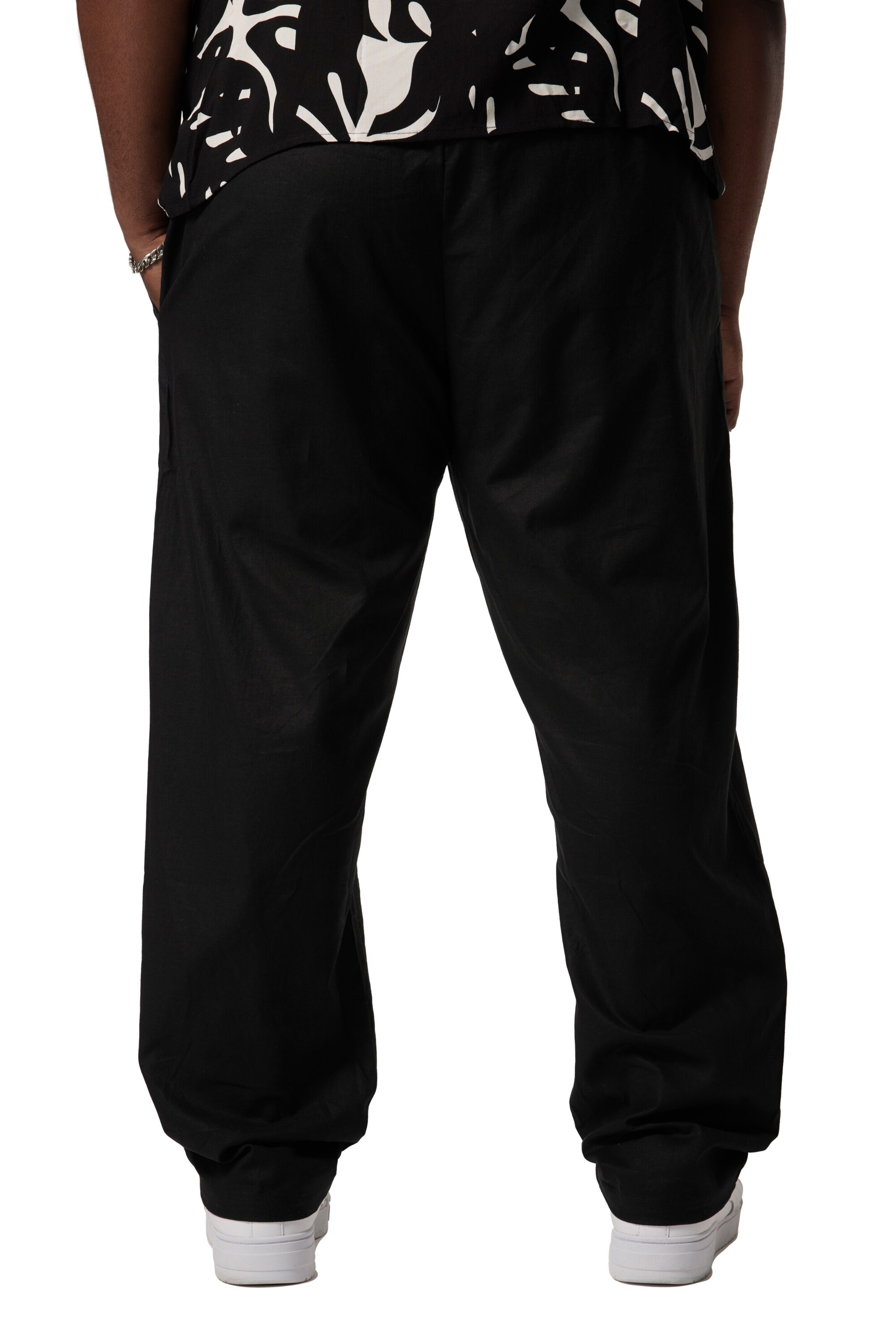 STHUGE Regular Hose in Schwarz