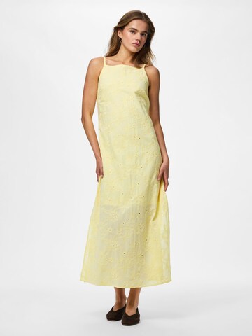 Robe PIECES en jaune : devant