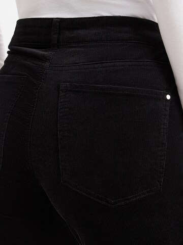 Marie Lund Regular Trousers in Black