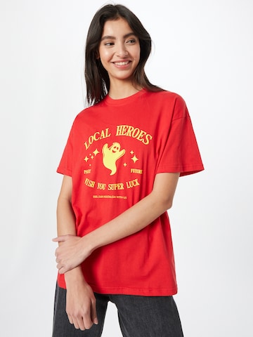 LOCAL HEROES T-shirt i röd: framsida